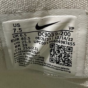 Nike DC9039-200 Sneakers